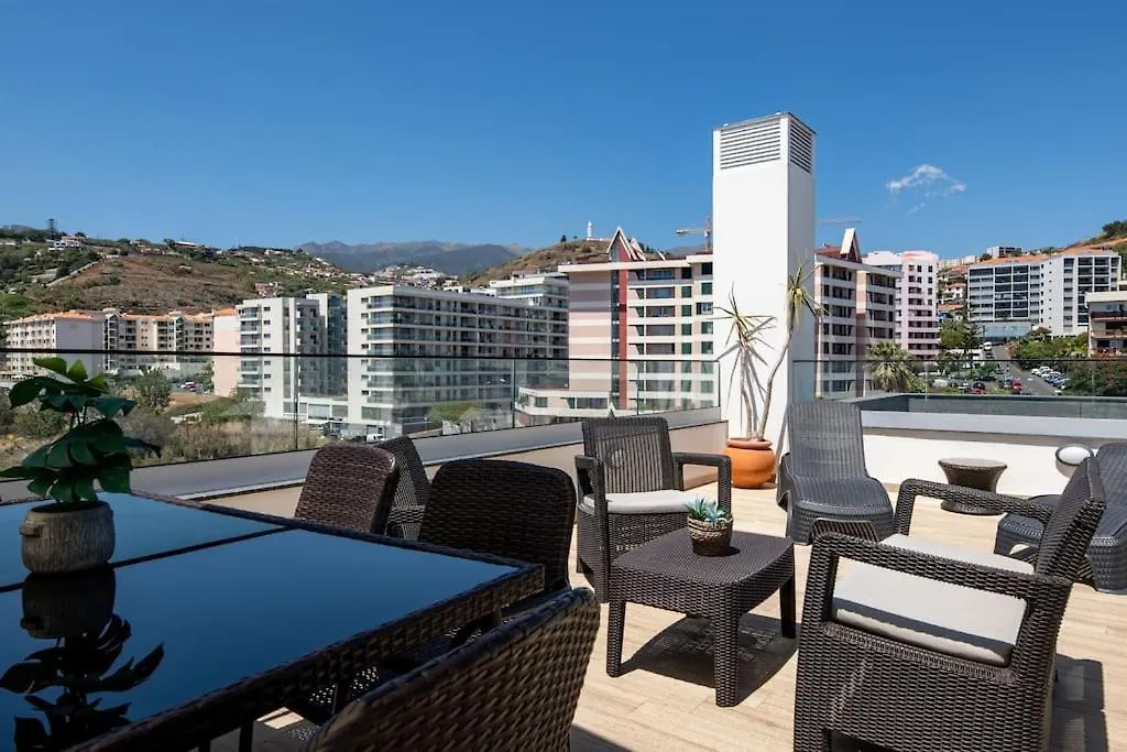 푼샬 Penthouse T1 Saint Lucas 아파트